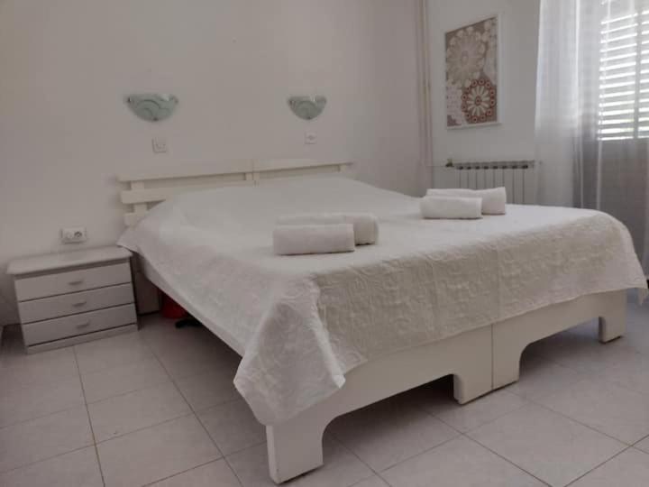 Villa Kadinela, 200M From Kamenjak, Huge Quiet Garden With Barbecue, 2 New Kitchens Премантура Экстерьер фото